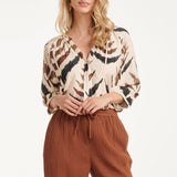 Blusa com Decote V e Estampado Azteca Gráfico | Sand - Multicolor