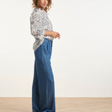 Blusa com Bordado Paisley e Babados | White - Navy