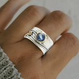 Anel Vintage Safira Azul em Prata Dourada