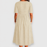 Célia | Vestido midi listrado com detalhes de botões e bolsos
