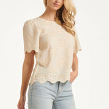 Crème Broderie Top Met Korte Mouwen En Scallop Zoom | Off White