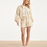 Crème Short Met Structuurstof En Minimalistisch Design | Sand