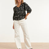 Blusa Feminina com Estampado Floral Refinado e Decote V | Black White