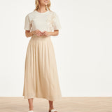 Dames T-Shirt Met Borduurdetail En Hartvormige Accenten | Off White - Sand
