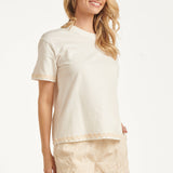 Dames T-Shirt Met Golvende Afwerking | Off White - Sand