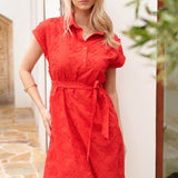 Vestido Abotoado Elegante com Bordado Floral Delicado | Red