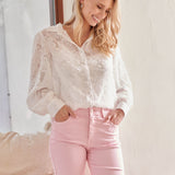Blusa Translúcida Elegante com Estampado em Relevo | White
