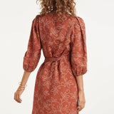 Vestido Elegante com Estampado Floral e Cinto | Brique