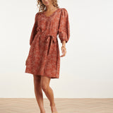 Vestido Elegante com Estampado Floral e Cinto | Brique