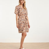 Vestido Curto Elegante com Estampado Animal Abstrato | Multicolor