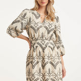 Vestido Cingido Elegante com Bordado Rico | Sand - Black