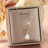 Colar Dourado com Pendente de Opala em Gota