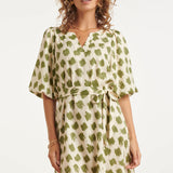 Jurk Met Abstracte Groene Dieren Print En Ceintuur | Army - Off White
