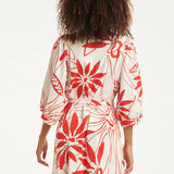 Vestido com Estampado de Flores Vermelhas em Tecido Travel | White - Red