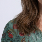 Marina | Vestido Longo Floral com Decote em V e Manga Três Quartos