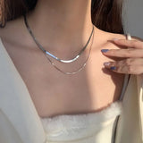 Colar em Camadas com Serpentes em Ouro Branco