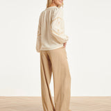 Off White Blouse Met Gouden Borduursels En Koorddetail | Off White - Sand