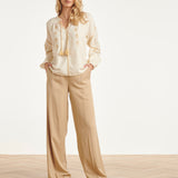Off White Blouse Met Gouden Borduursels En Koorddetail | Off White - Sand