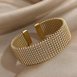 Pulseira Elegante em Rede Entrançada com Design Aberto