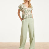 Top Met Groene Bladprint En V-Hals | Jade - Off White