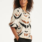 Blusa de Tecido Travel com Estampado Azteca Gráfico e Manga Curta | Sand - Multicolor