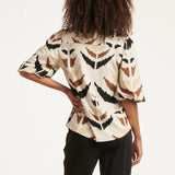 Blusa de Tecido Travel com Estampado Azteca Gráfico e Manga Curta | Sand - Multicolor