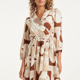 Vestido Cruzado com Estampado Geométrico em Terracota e Bege | Dark Sand - Brown