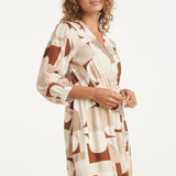 Vestido Cruzado com Estampado Geométrico em Terracota e Bege | Dark Sand - Brown