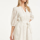 Vestido Branco de Bordado Inglês com Decote V e Cinto | White