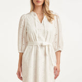 Vestido Branco de Bordado Inglês com Decote V e Cinto | White