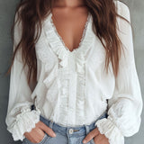 Blusa Vitoriana Vintage com Decote em V e Folhos de Renda