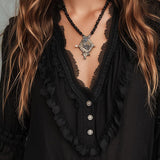 Blusa Vintage Preta de Folhos com Mangas Compridas e Renda