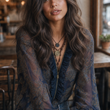 Blusa de Chiffon Azul-Marinho com Estampado Paisley Barroco e Fecho com Folhos