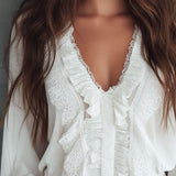 Blusa Vitoriana Vintage com Decote em V e Folhos de Renda