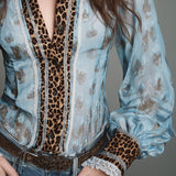 Blusa Retro Justa com Estampado de Leopardo e Debrum de Renda