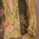 Blusa de Chiffon Floral com Folhos e Fecho Frontal