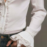 Blusa Branca com Debrum de Renda e Folhos
