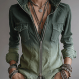 Blusa Casual em Ganga com Gradiente Verde, Bolsos Workwear e Fecho de Correr