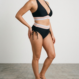 Lara | O biquíni que mantém sua barriga chapada