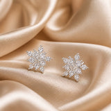 Brincos em Ouro Branco em Forma de Floco de Neve