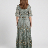Evadne | Vestido Longo Floral com Decote em V e Manga Curta