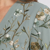 Evadne | Vestido Longo Floral com Decote em V e Manga Curta