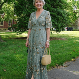 Evadne | Vestido Longo Floral com Decote em V e Manga Curta