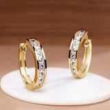 Argolas Douradas Elegantes com Cristais