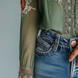 Blusa Boho de Renda com Estampado Floral