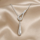 Colar Vintage em Ouro Branco com Pingente em Gota